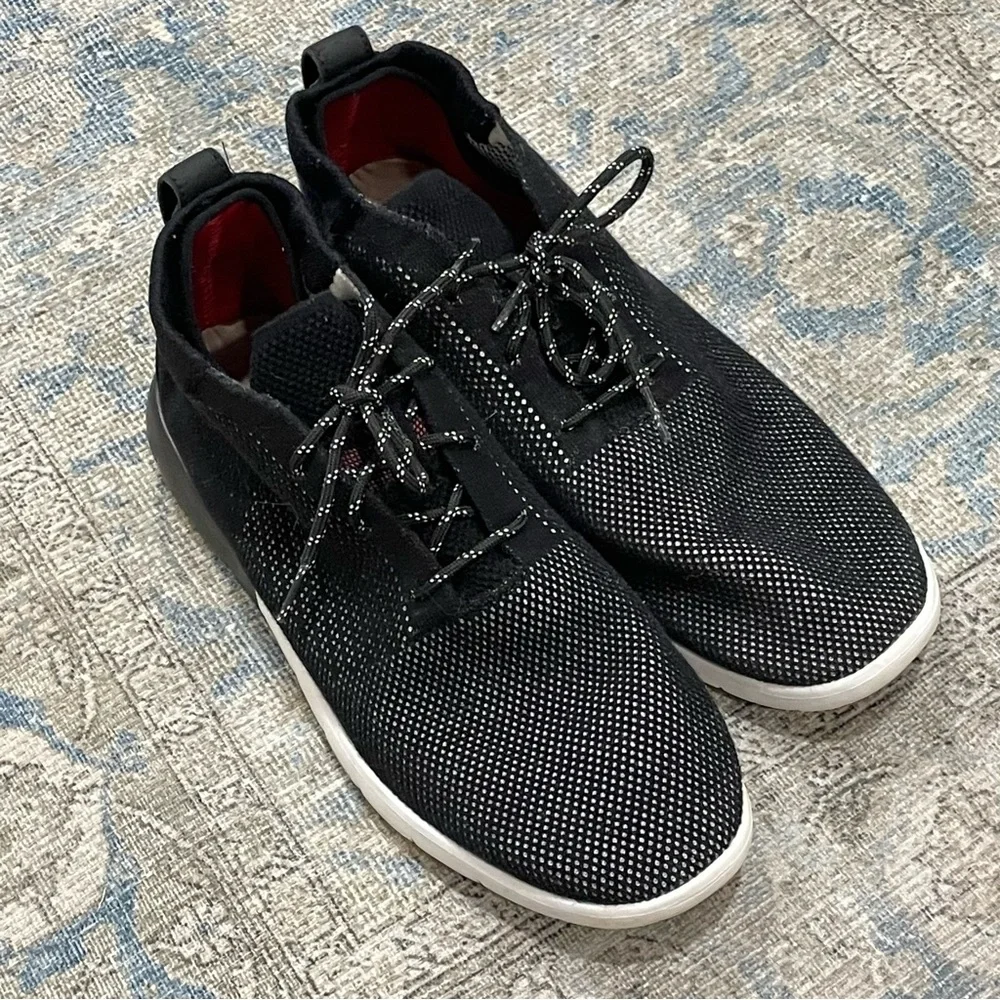 UGG Treadlite by UGG Australia Collection Mens Rare  Sneaker Both Size 12